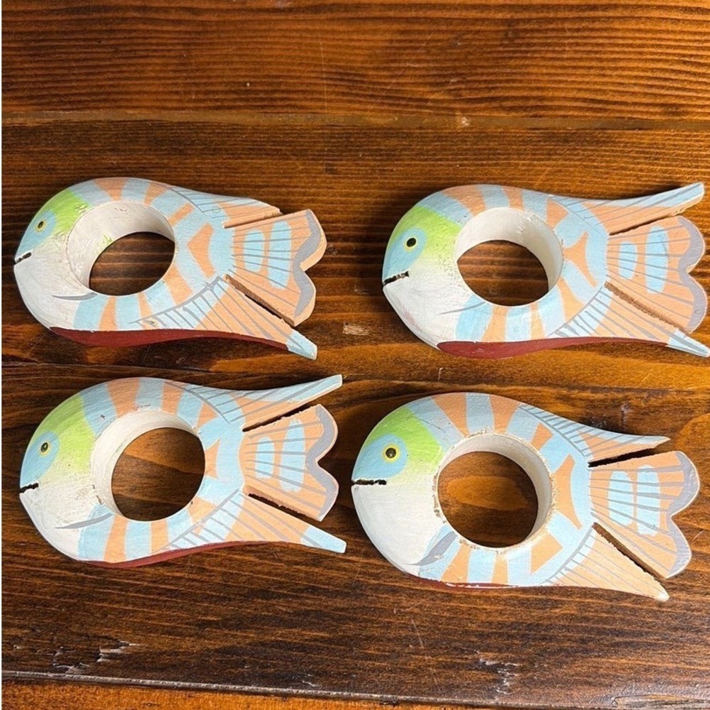 Vintage Unbranded Tropical Fish Napkin Rings Coastal Beachy Hand Painted Wood